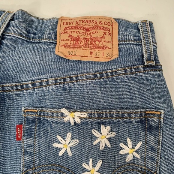 LEVIS 501 Hand Embroidered Shorts Daisy Unisex 30 Size 8 Y2K 100% Cotton - Picture 3 of 10